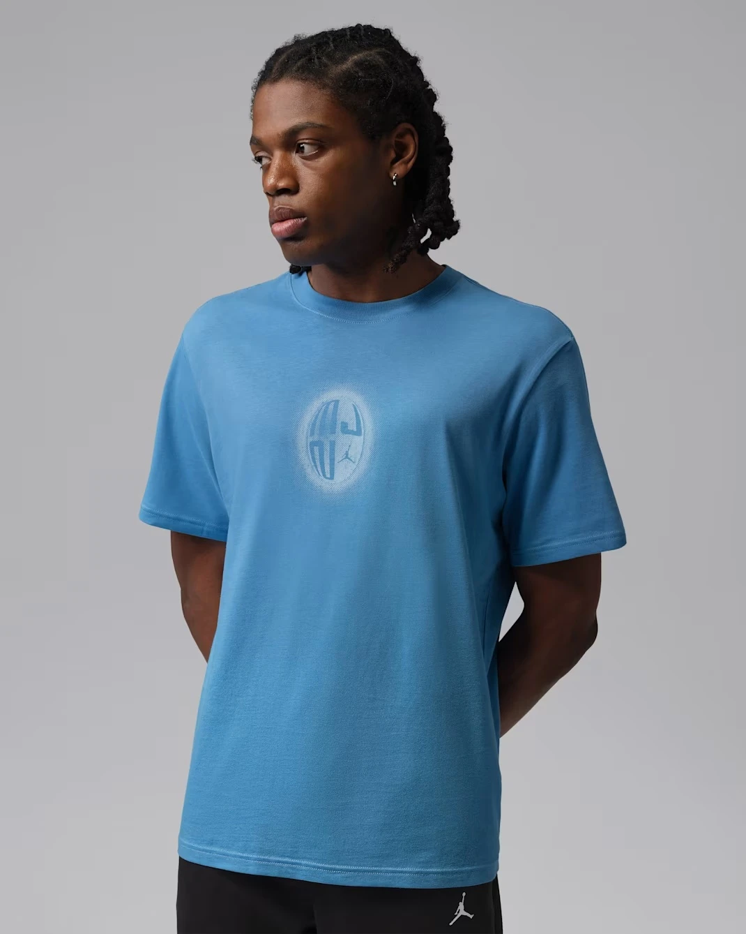 Front view of the Jordan Sport Dri-FIT Graphic T-Shirt in University Blue matching the Air Jordan 13 Flint (2026).