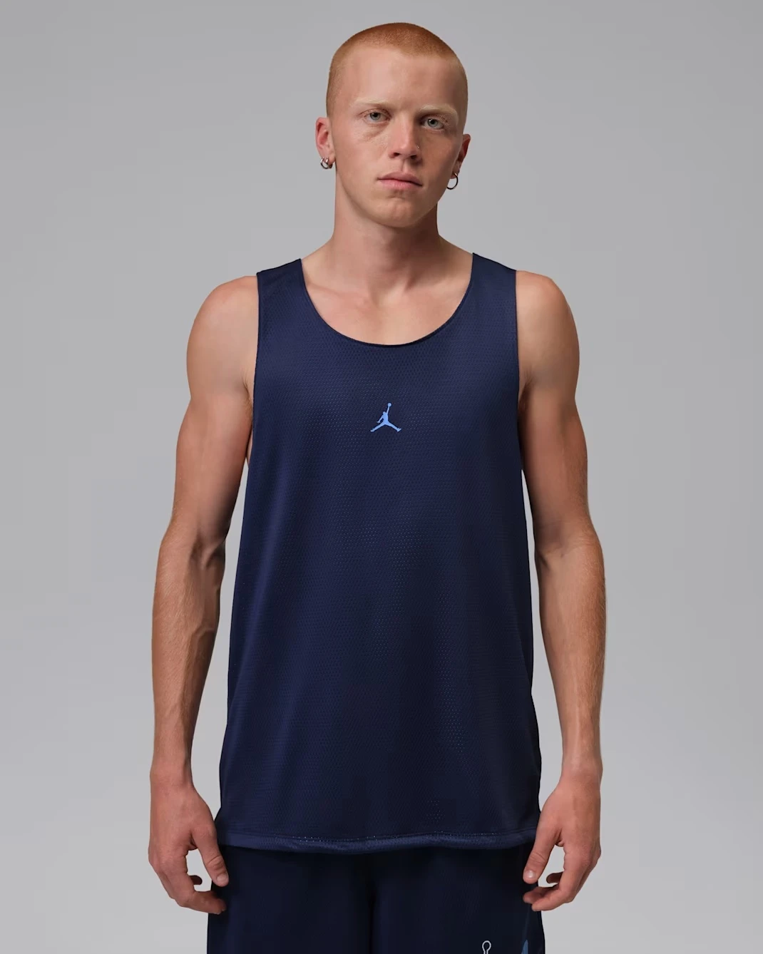 Jordan Sport Reversible Jersey in Midnight Navy and University Blue matching the Air Jordan 13 Flint (2026).