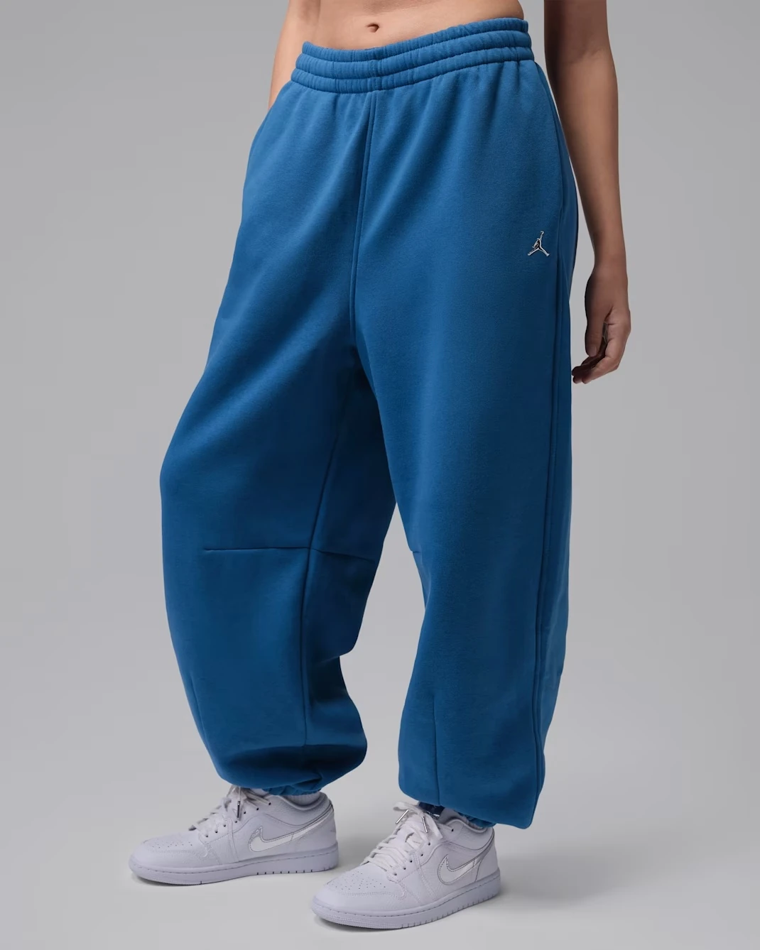 Jordan Brooklyn Fleece Women's Pants in True Blue to match the Air Jordan 3 "True Blue" (2026).