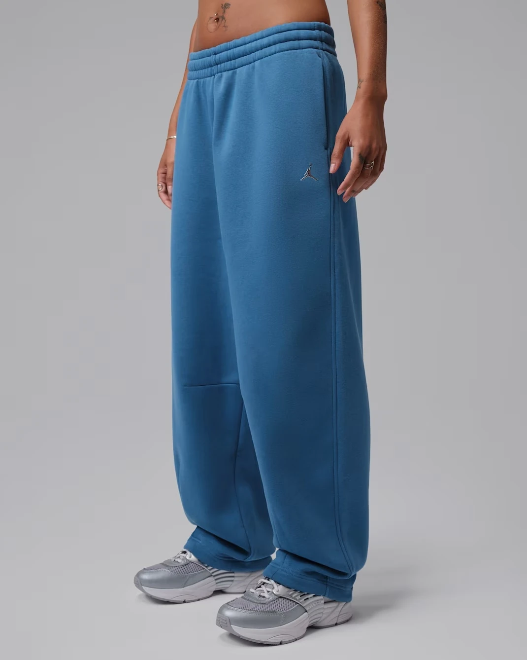 Jordan Brooklyn Fleece Women's Wide-Leg Pants in True Blue to match the Air Jordan 3 "True Blue" (2026).