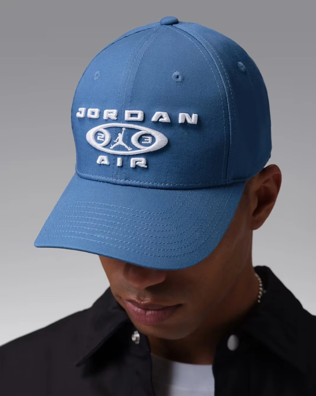 Front view of the Jordan Rise Structured Snapback Cap in True Blue and White featuring embroidered Jordan Air branding.
