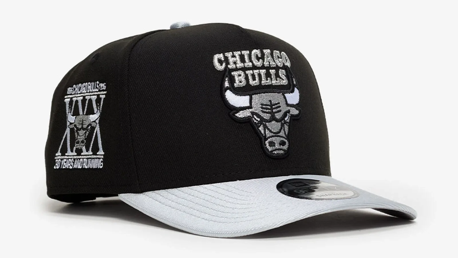 Front angle of the New Era Chicago Bulls Black/White Metallic 9FIFTY A-Frame Snapback Hat matching the Air Jordan 6 "Oreo" (2026).