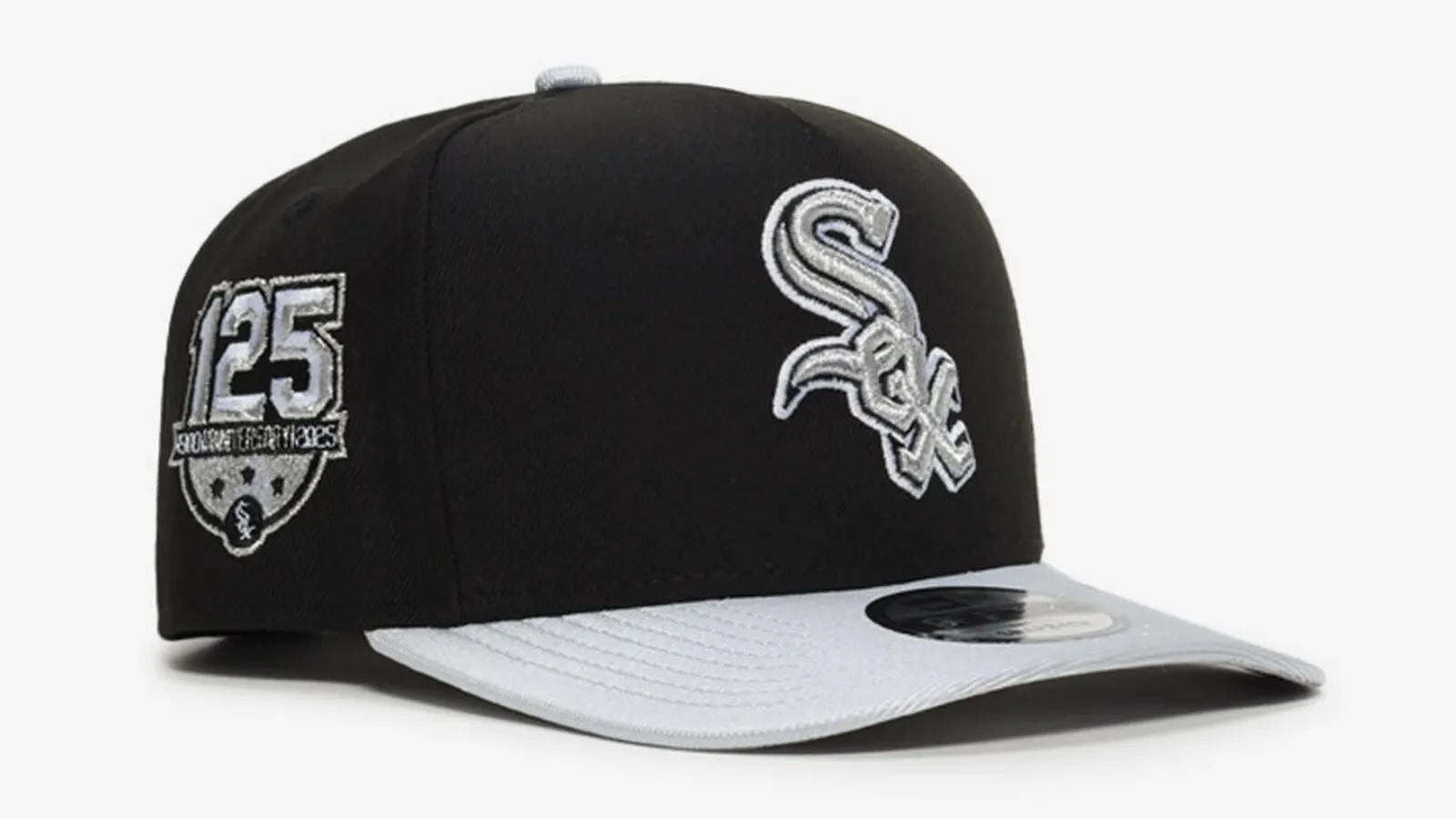 Front angle of the New Era Chicago White Sox Black/White Metallic 9FIFTY A-Frame Snapback Hat matching the Air Jordan 6 "Oreo" (2026).
