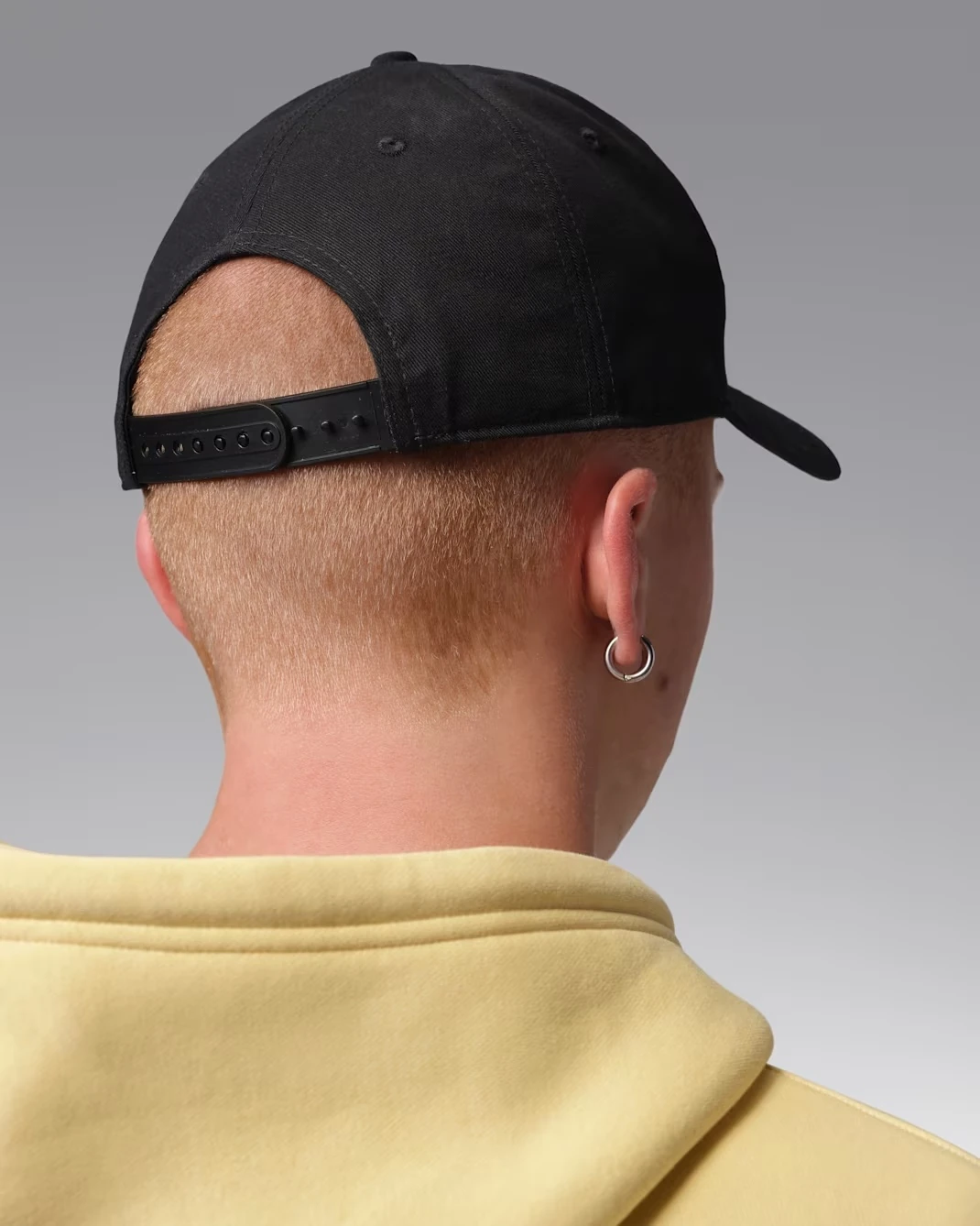 Back view of the black Jordan Rise structured snapback cap