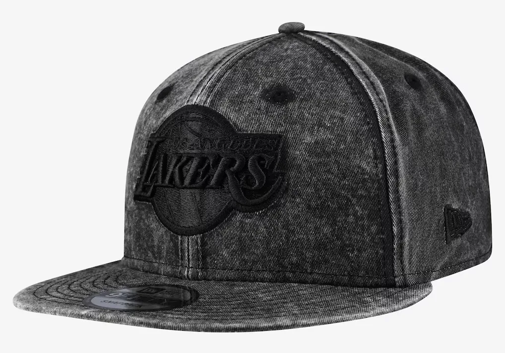 New Era Los Angeles Lakers Washed Tonal 9FIFTY Snapback Hat in black washed charcoal with tonal Lakers logo.