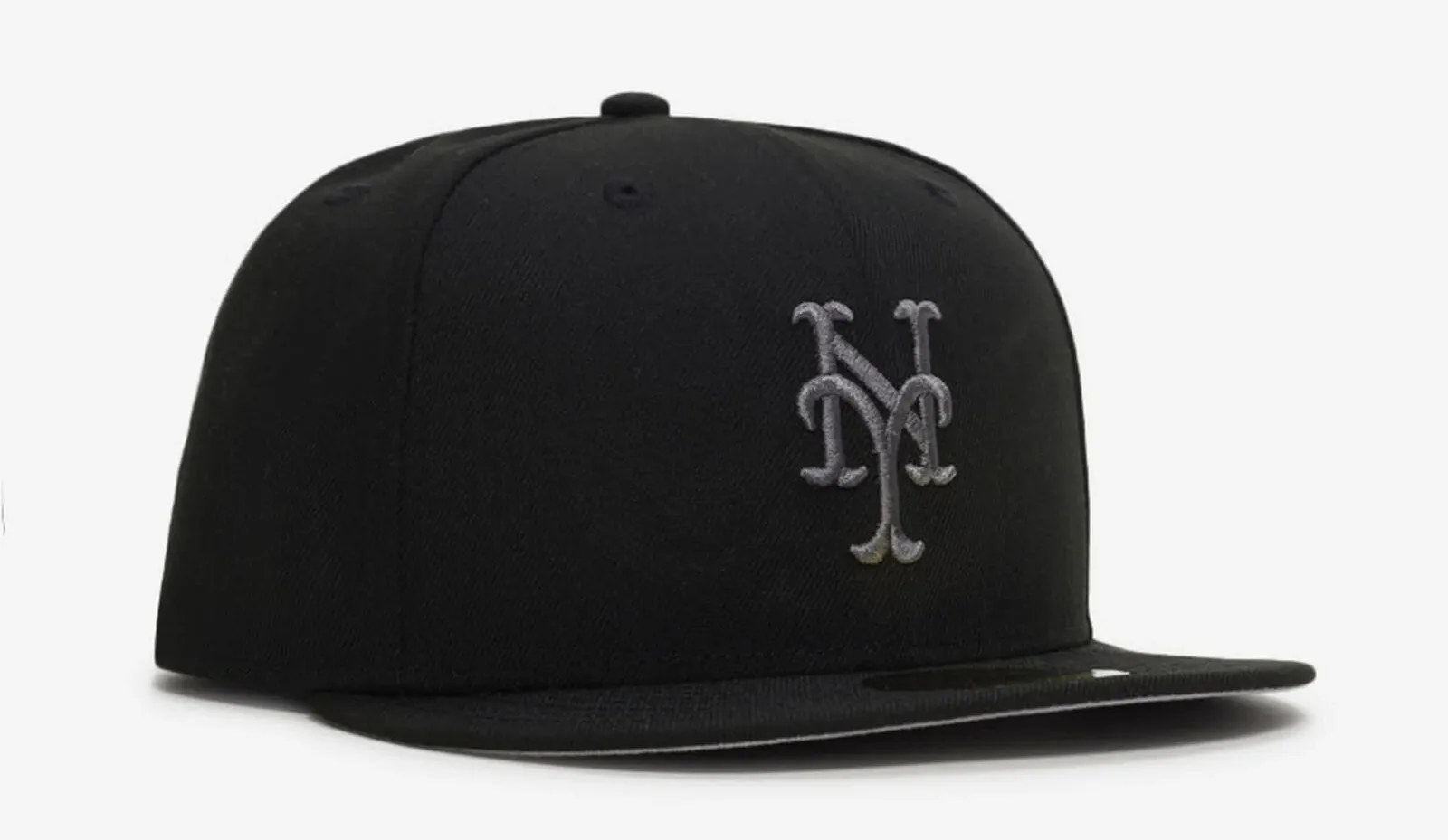 New Era New York Mets Black/Graphite 59FIFTY fitted hat with graphite NY logo.