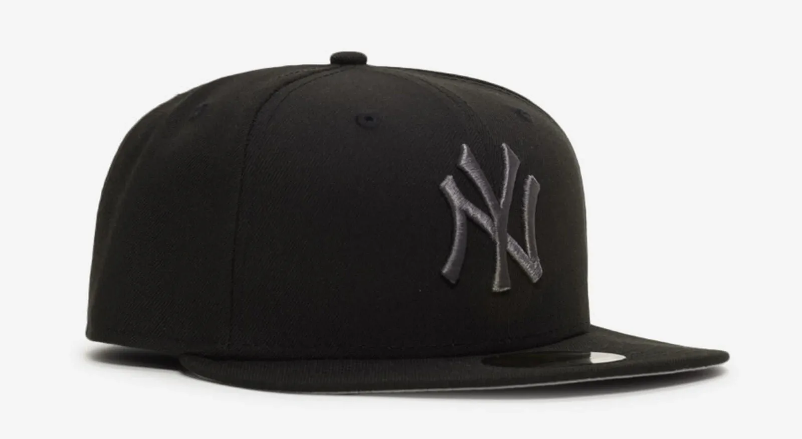 New Era New York Yankees Black/Graphite 59FIFTY fitted hat with graphite NY logo.