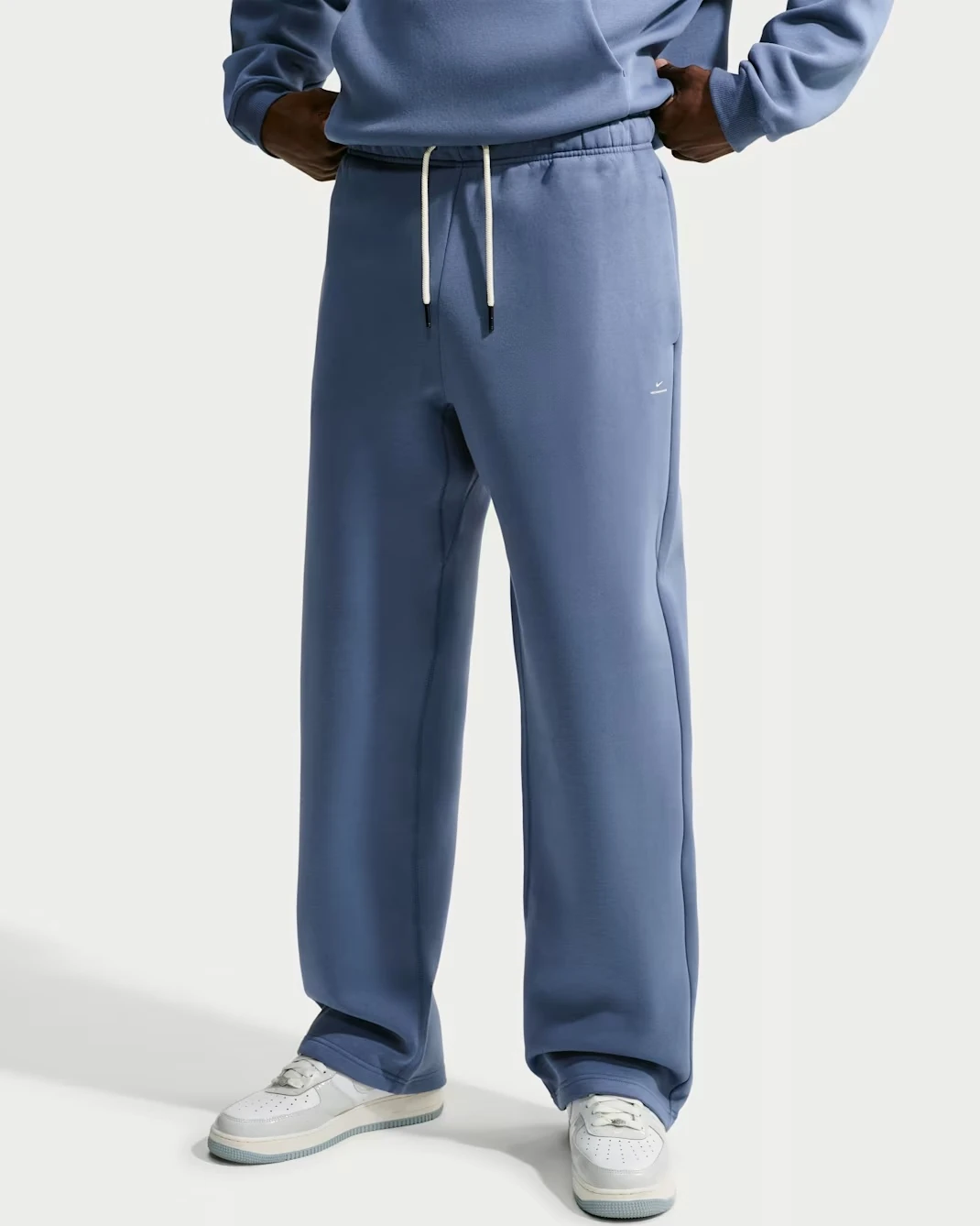 Nike Standard Issue Therma-FIT open-hem basketball pants in Diffused Blue and Pale Ivory