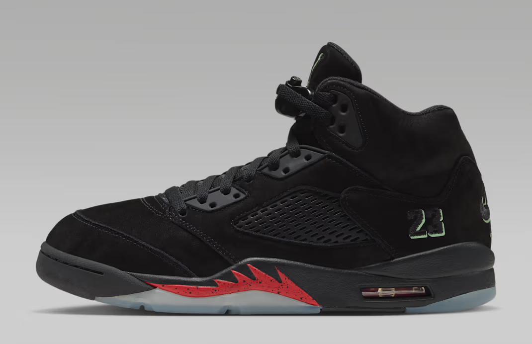 Side view of the Air Jordan 5 Retro Halloween featuring a black upper, Picante Red shark-tooth midsole accents and translucent outsole.