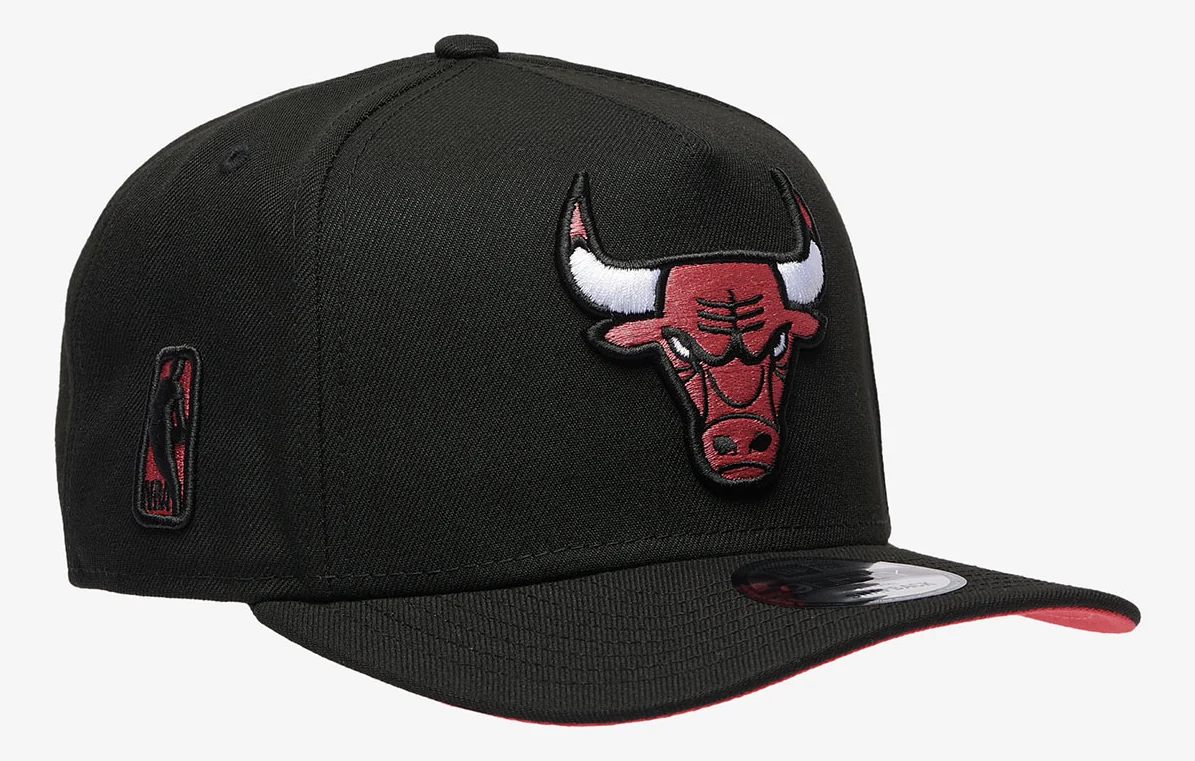 Angled view of black New Era Chicago Bulls snapback with red Bulls logo, white horns and NBA side patch, coordinating with the Air Jordan 6 White Infrared.