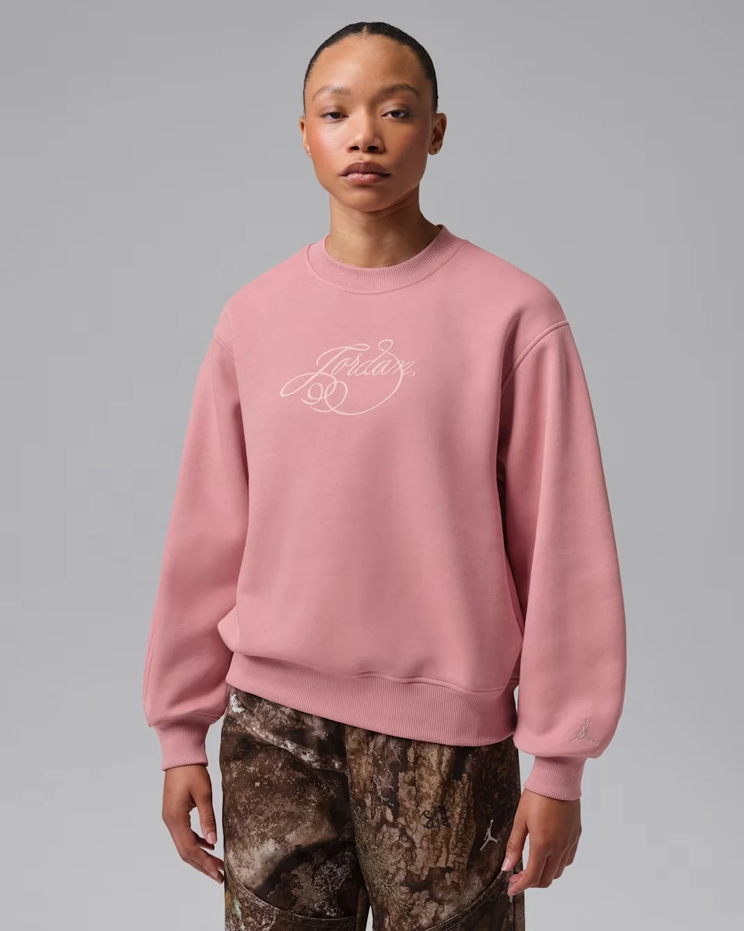 Jordan Brooklyn Fleece women’s Fireside crew-neck sweatshirt in Rust Pink and Pearl White