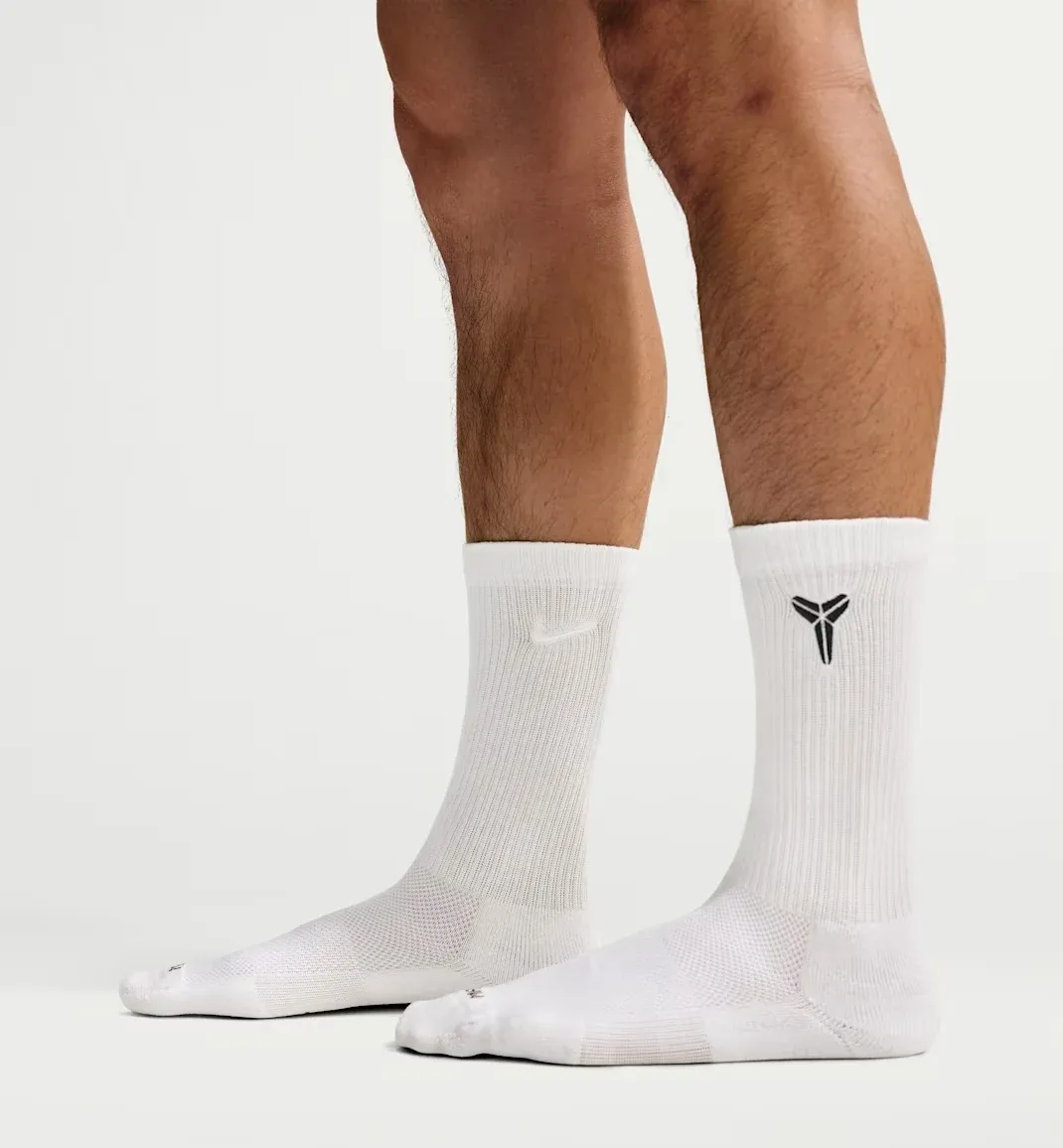 White and black Nike Everyday Elevated Kobe crew socks.