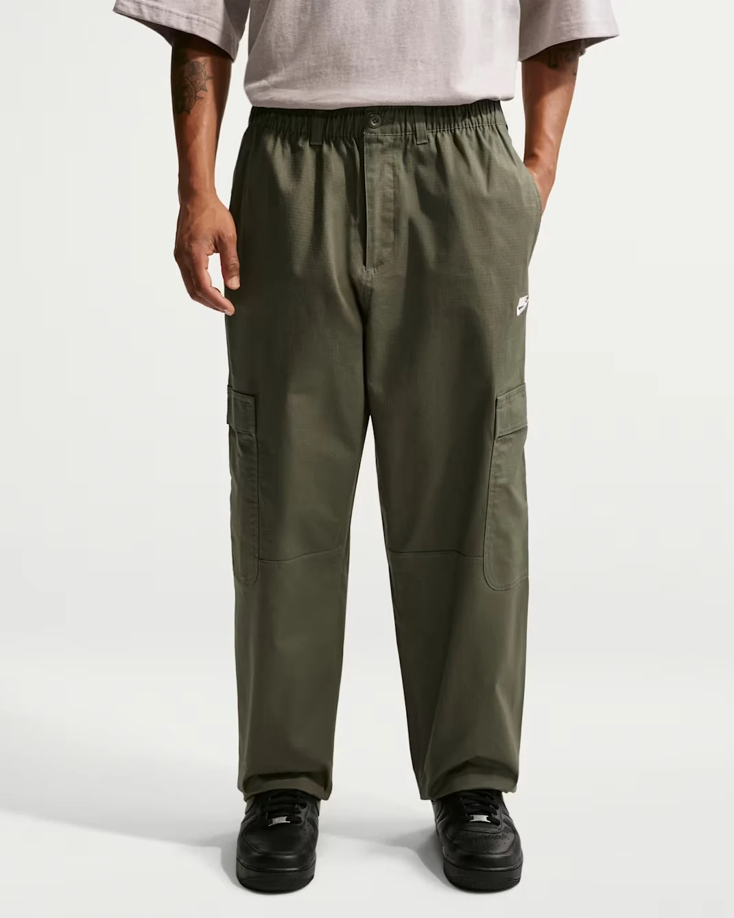 Nike Sportswear Club men's woven cargo pants in medium olive with relaxed fit and side cargo pockets